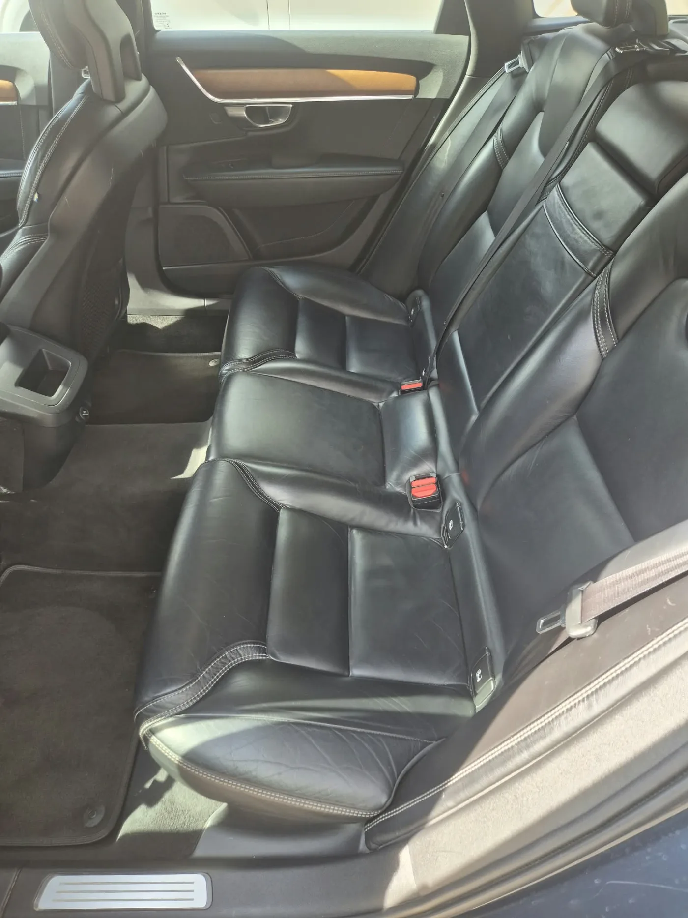 Volvo V90 Inscription interior — soft black leather rear seats